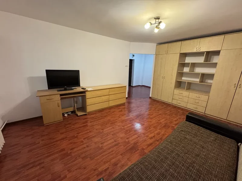 Berceni, Aparatorii Patriei, etaj 2, decomandata, constructie 1986