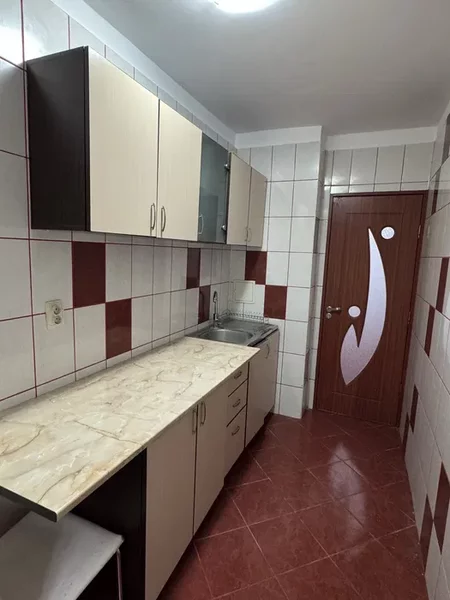 Berceni, Aparatorii Patriei, etaj 2, decomandata, constructie 1986